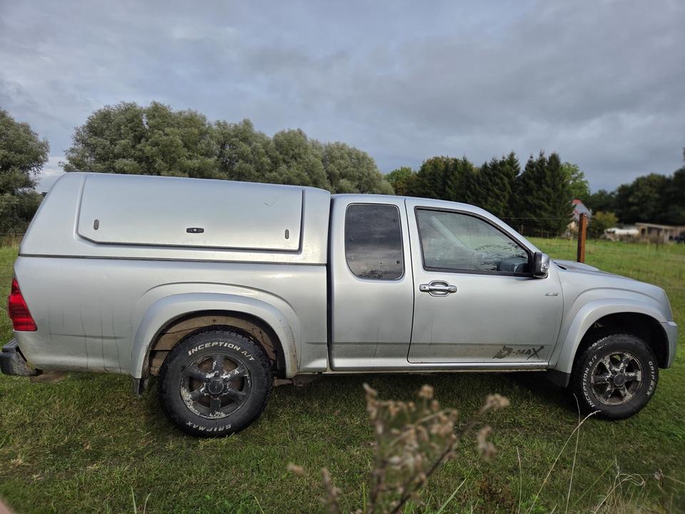 Weitere Automarken Isuzu d-max Pickup kein Hilux Navara 2007 — interior
