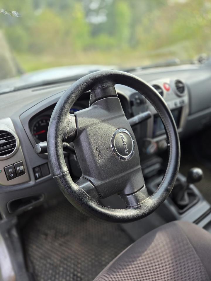 Weitere Automarken Isuzu d-max Pickup kein Hilux Navara 2007 — photo 8