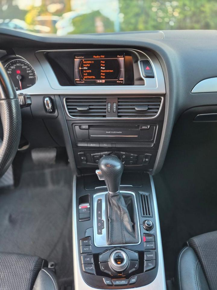 Audi A4 2011 — engine