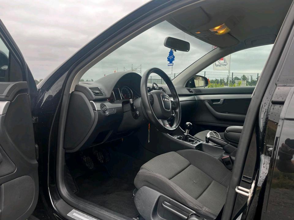 Audi A4 2005 — interior