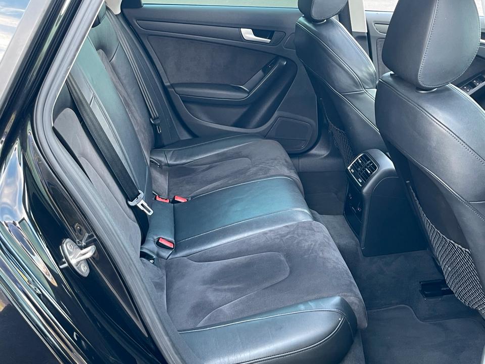 Audi A4 2011 — photo 12