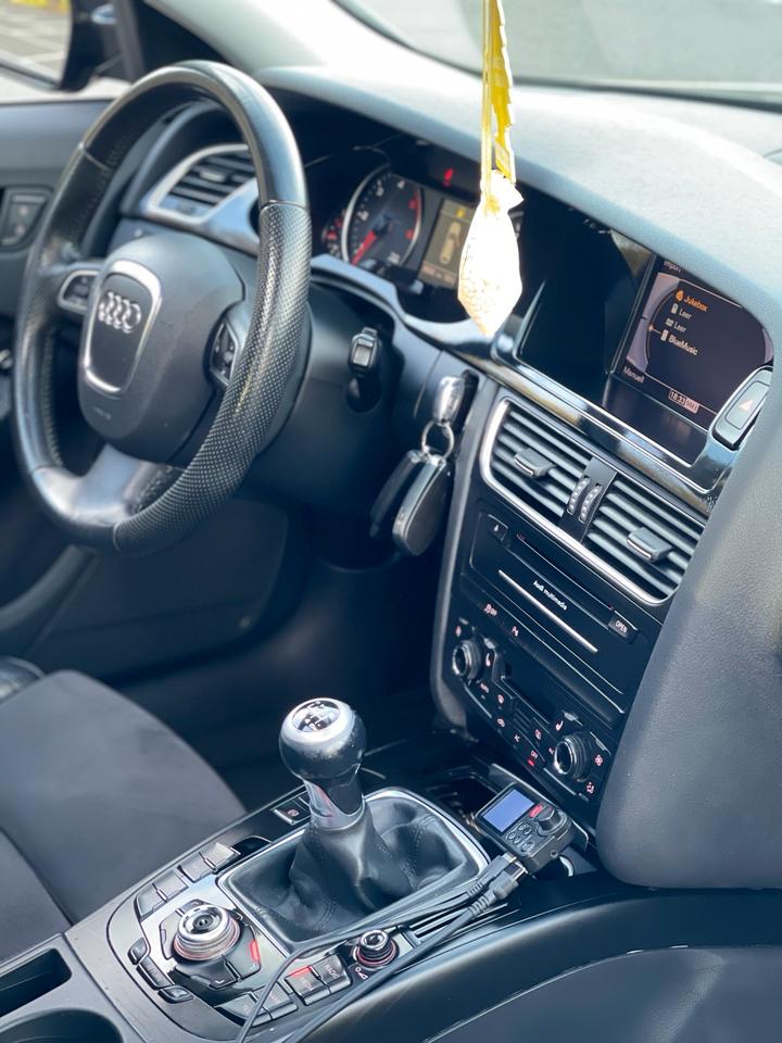 Audi A4 2011 — photo 16