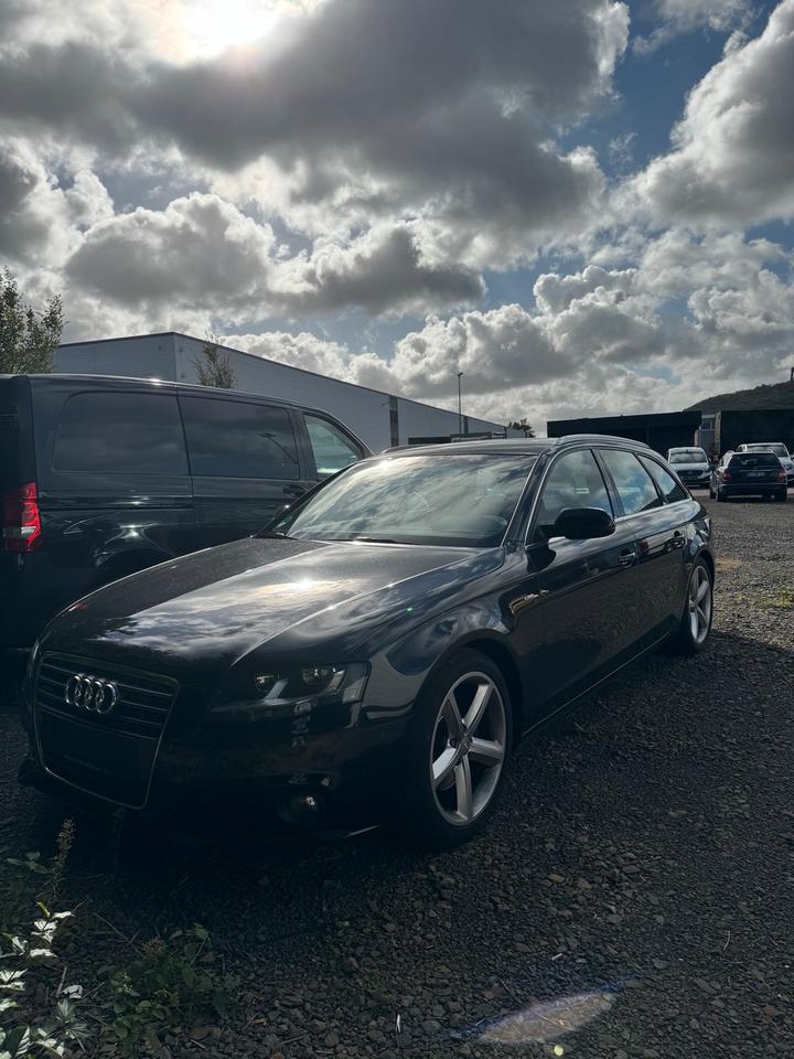 Audi A4 2011 — engine