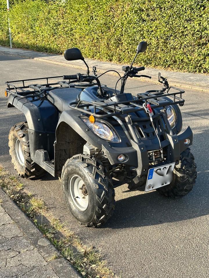 Weitere Motorräder Quad Jinling mit Gepäckträgern und Seilwinde 2014 — rear view