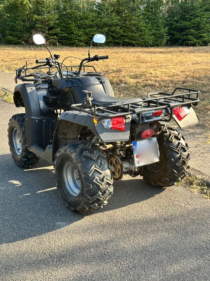 Weitere Motorräder Quad Jinling mit Gepäckträgern und Seilwinde 2014 — engine 223 ccm