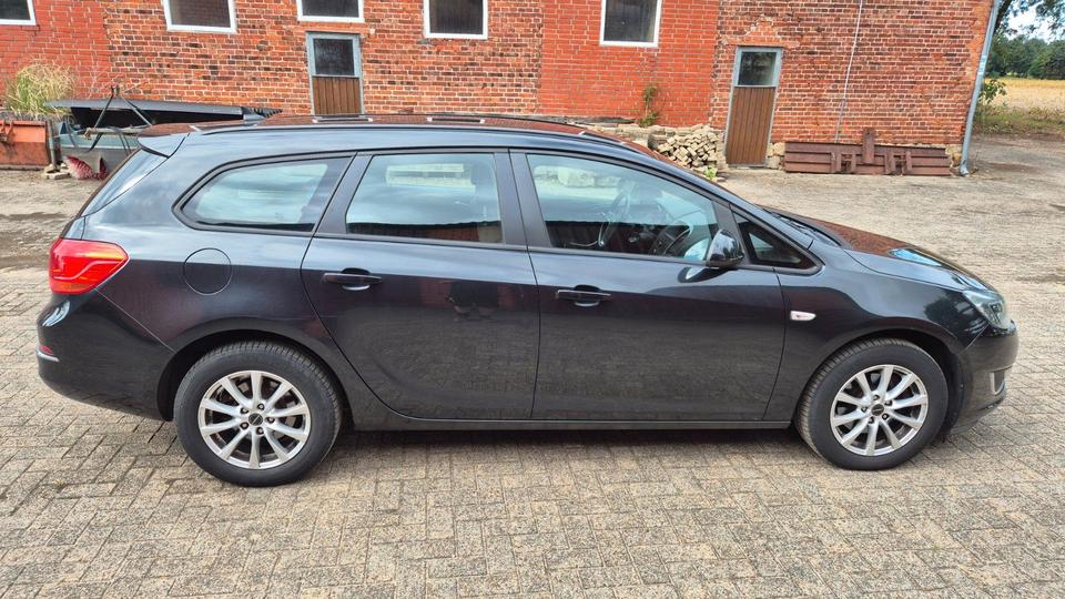 Opel Astra 2012 — двигун