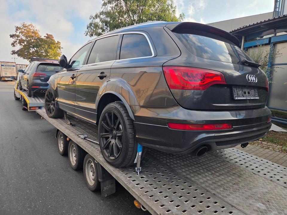 Audi Q7 2011 — engine