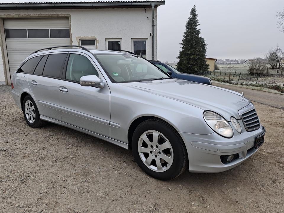 Mercedes Benz E 320 2006 — rear view