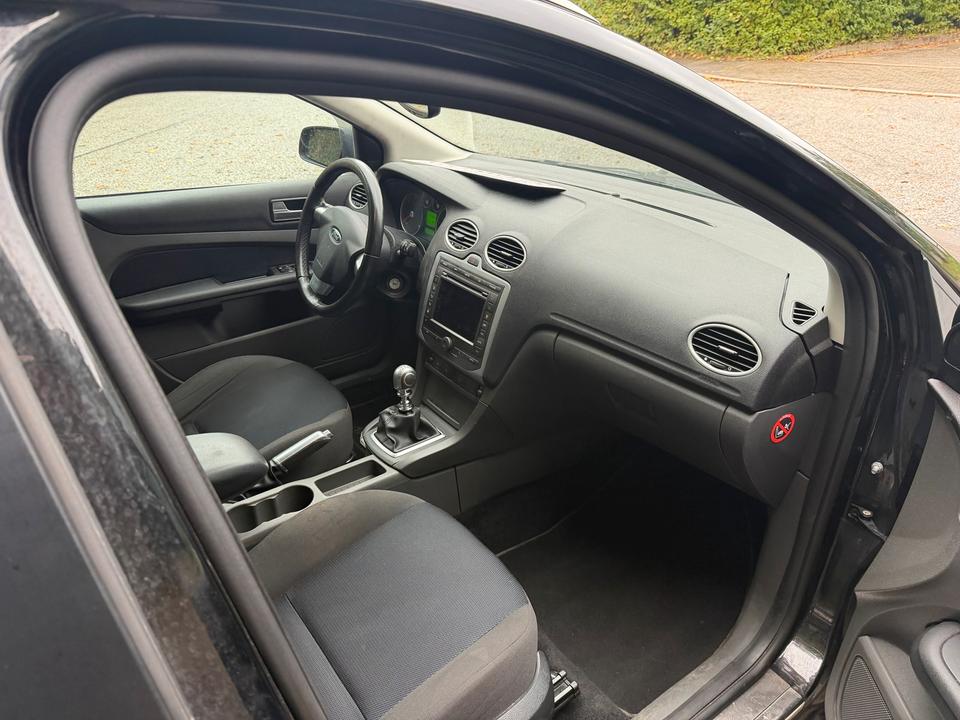 Ford Focus 2006 — photo 11