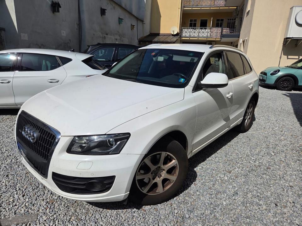 Audi Q5 2009 — rear view