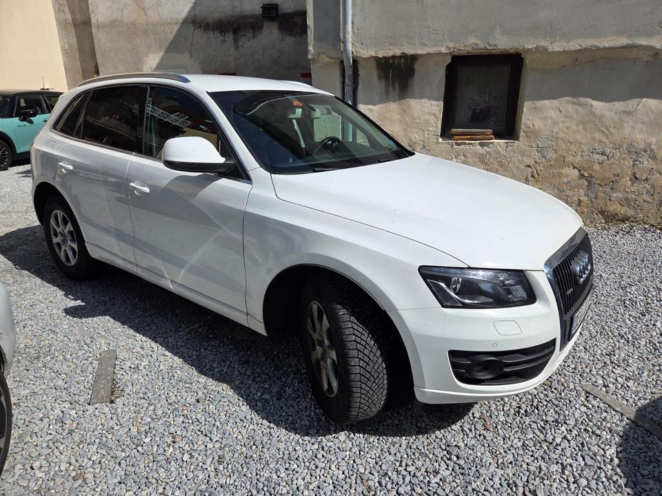 Audi Q5 2009 — engine