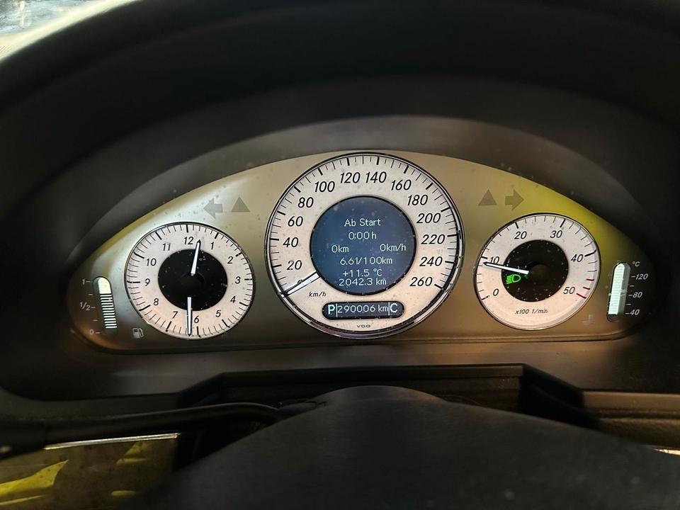 Mercedes Benz 220 2007 — photo 9
