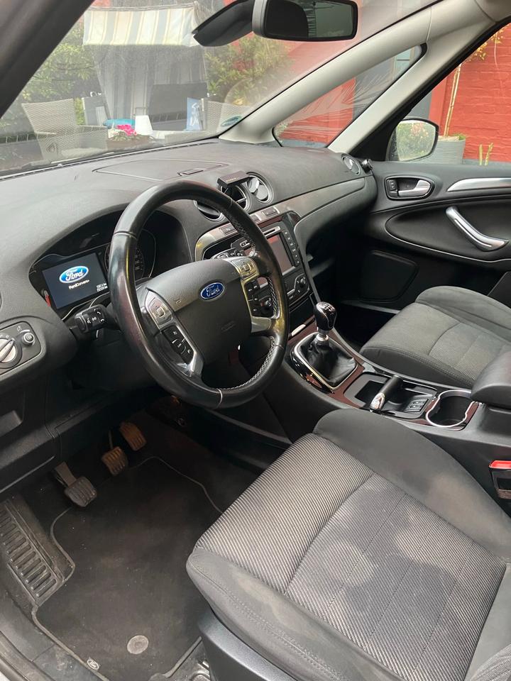 Ford S-Max 2013 — photo 8