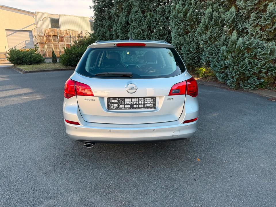 Opel Astra 2010 — двигун