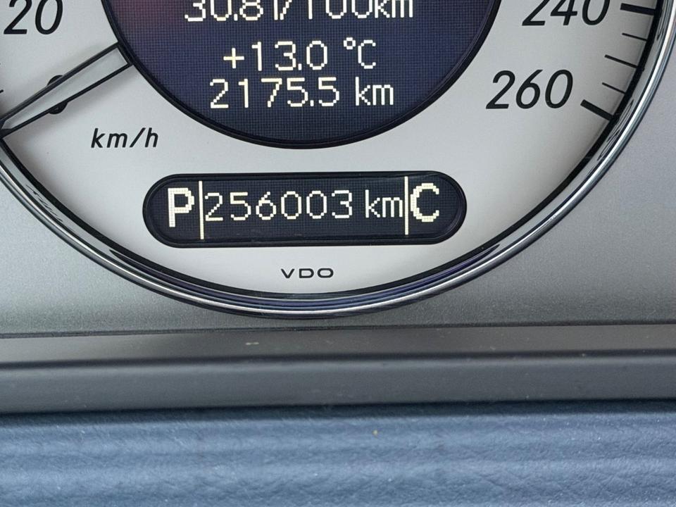 Mercedes Benz E 50 2004 — photo 19