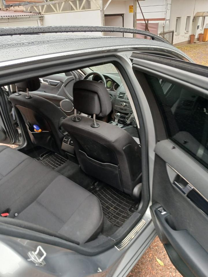 Mercedes Benz C 200 2010 — photo 11