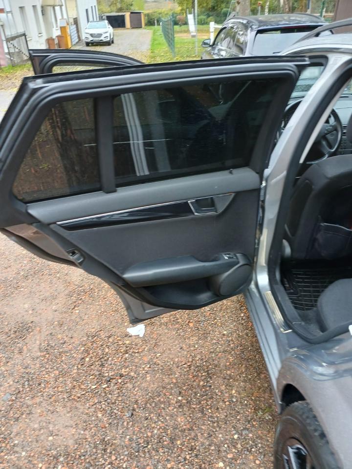 Mercedes Benz C 200 2010 — photo 15