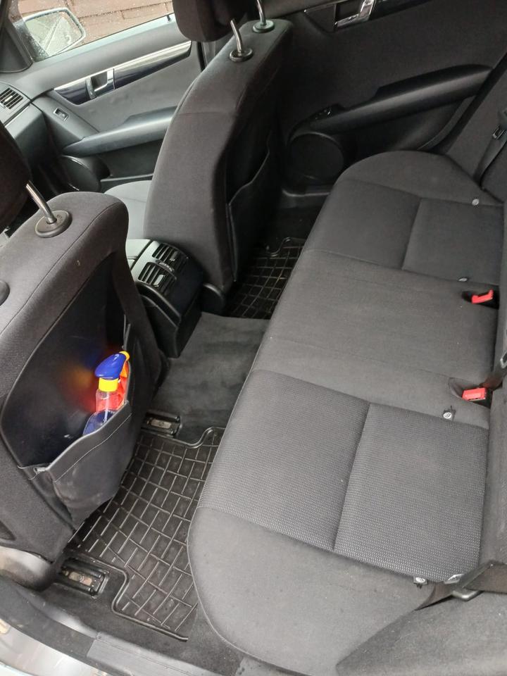 Mercedes Benz C 200 2010 — photo 16