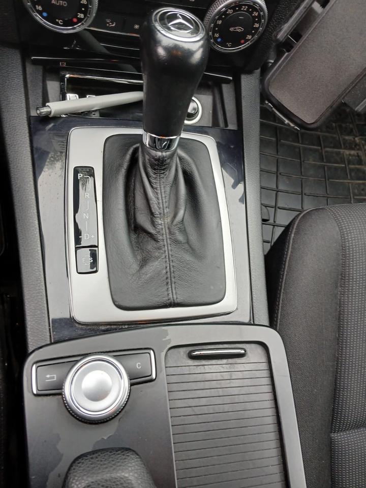 Mercedes Benz C 200 2010 — photo 7