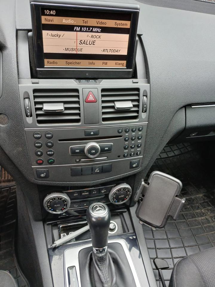 Mercedes Benz C 200 2010 — photo 8