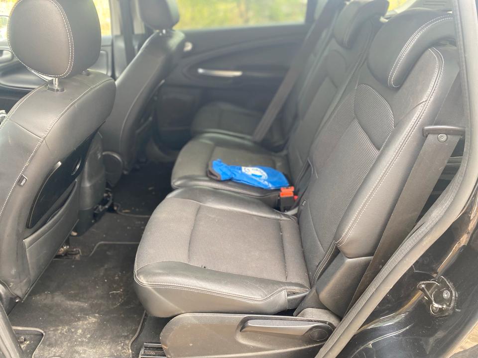 Ford S-Max 2010 — photo 12