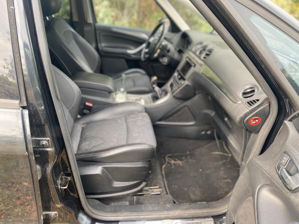 Ford S-Max 2010 — photo 8