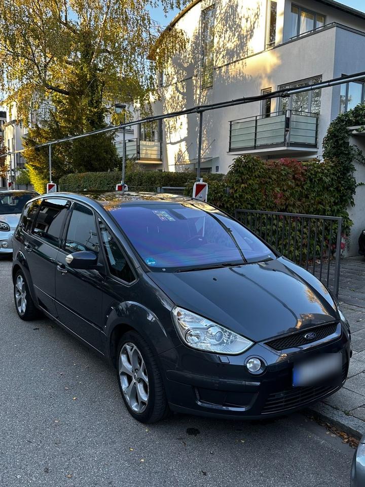 Ford S-Max 2008 — rear view