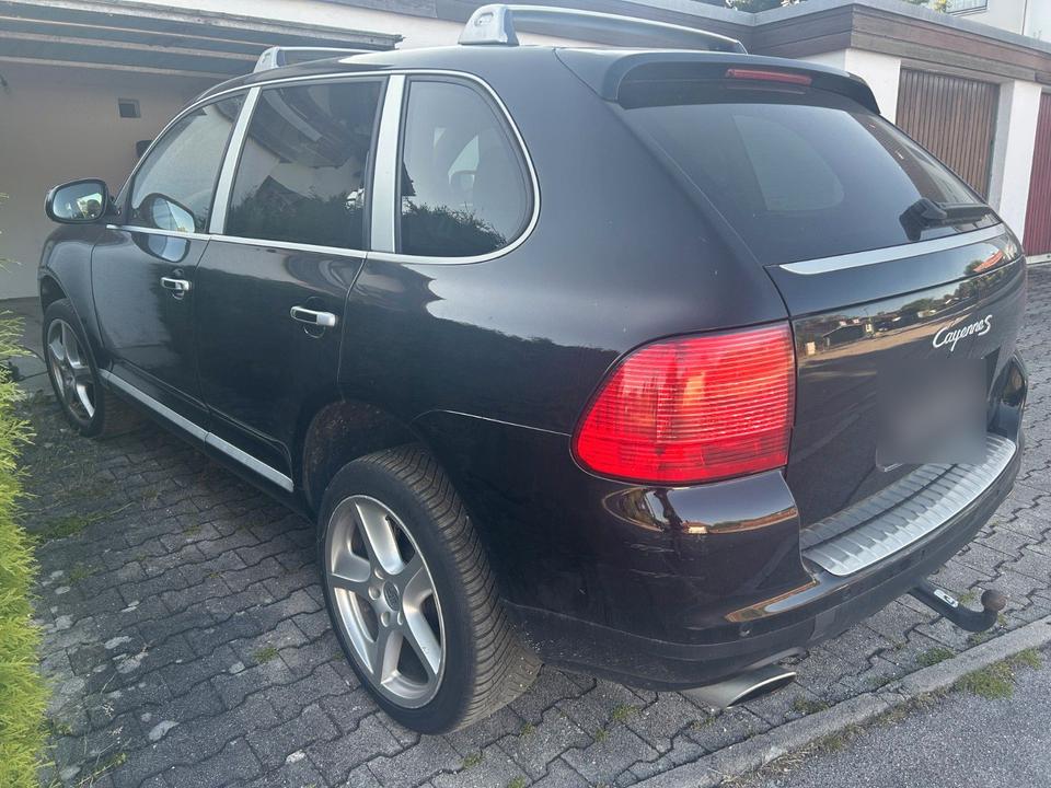 Porsche Cayenne 2006 — rear view