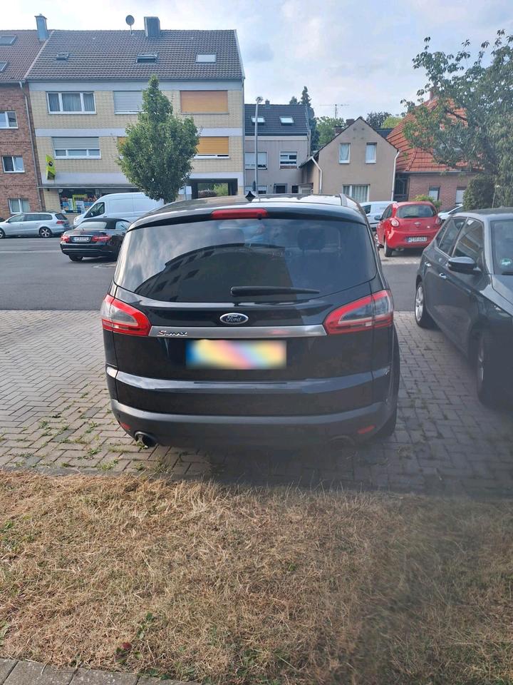 Ford Focus 2010 — салон
