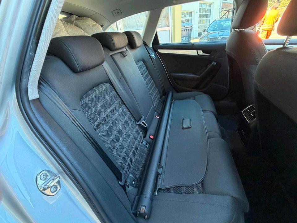 Audi A4 2011 — photo 6