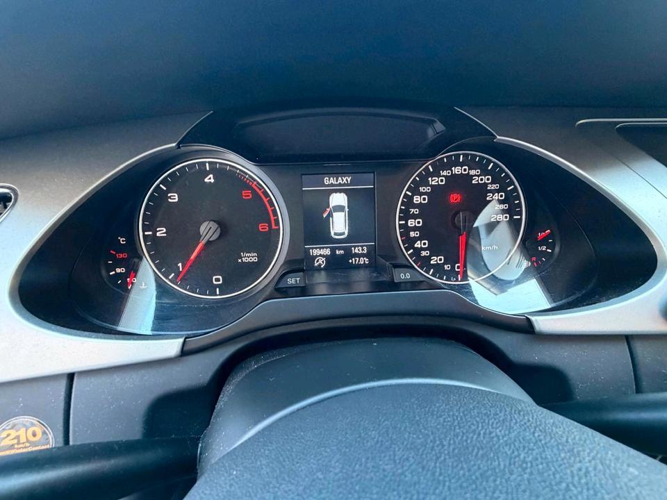 Audi A4 2011 — photo 8