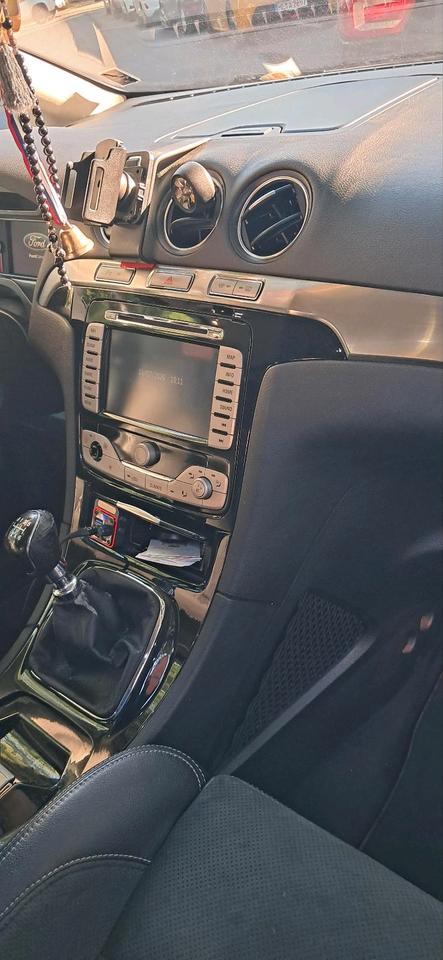 Ford S-Max 2010 — photo 11