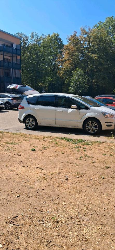 Ford S-Max 2010 — photo 14