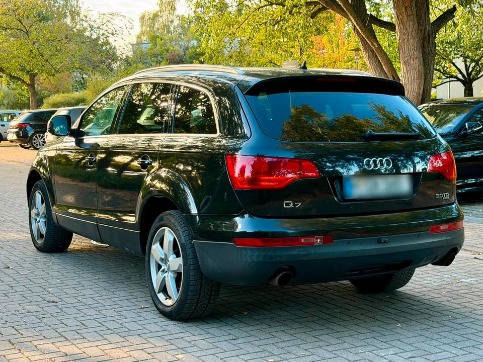 Audi Q7 2006 — салон