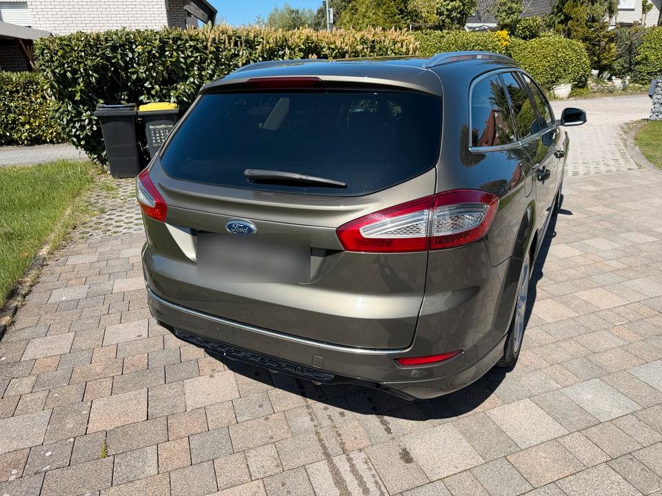 Ford Mondeo 2013 — rear view