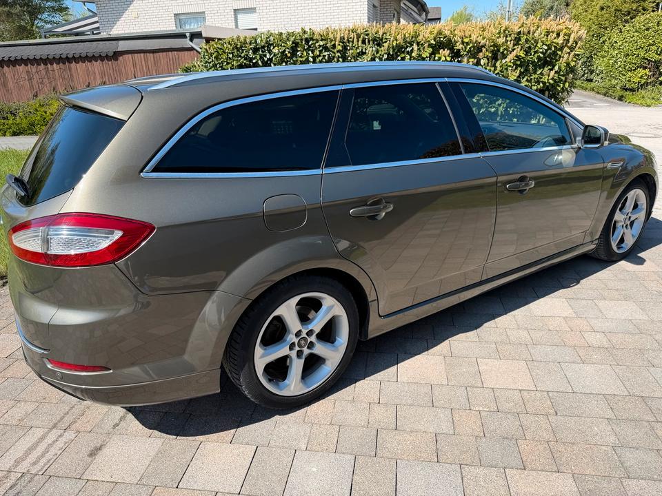 Ford Mondeo 2013 — interior
