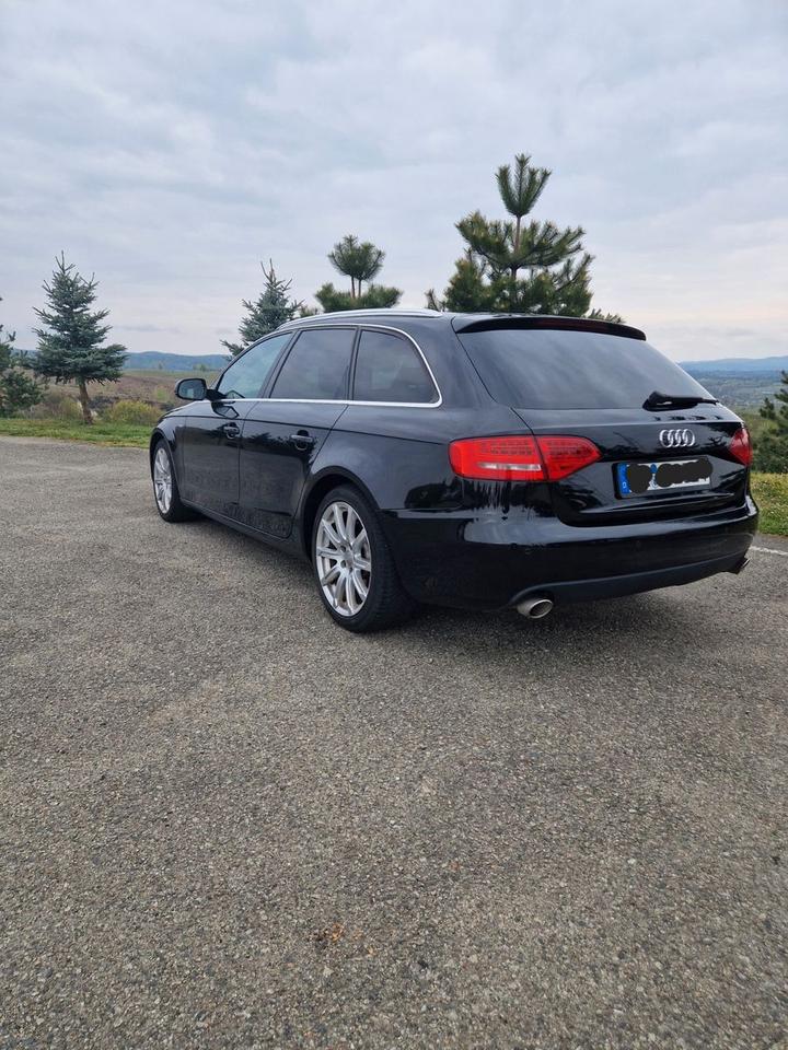 Audi A4 2011 — engine