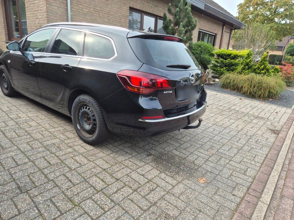 Opel Astra 2015 — engine