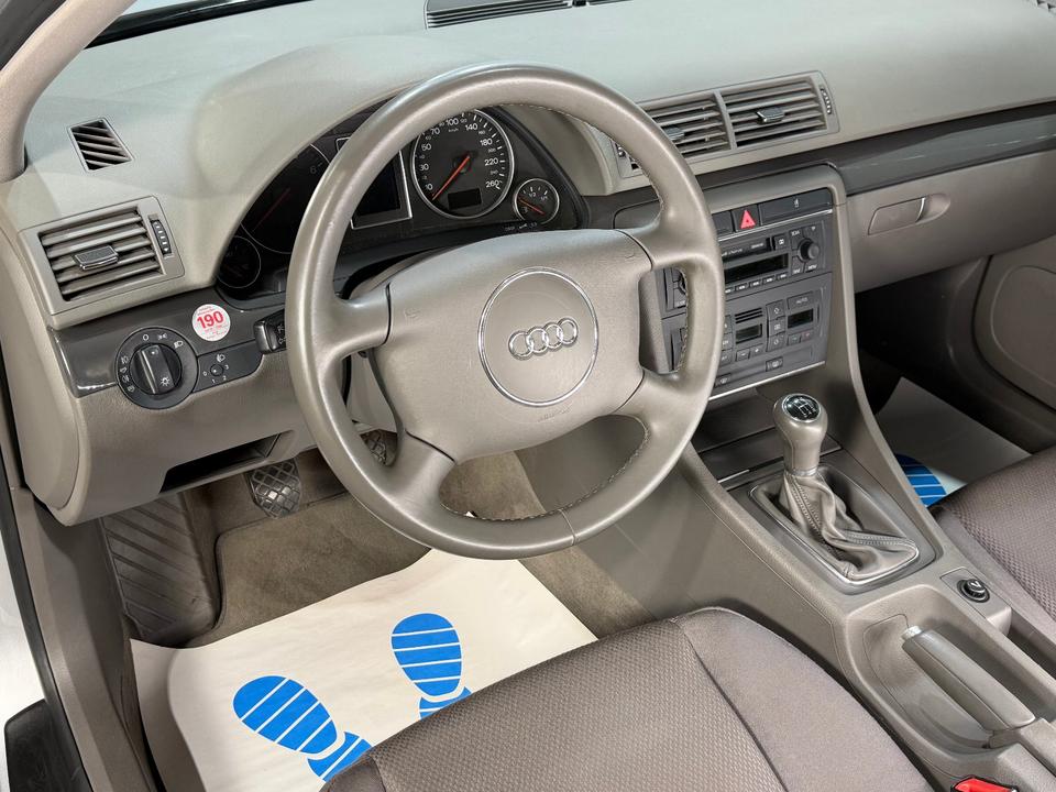 Audi A4 2004 — photo 10