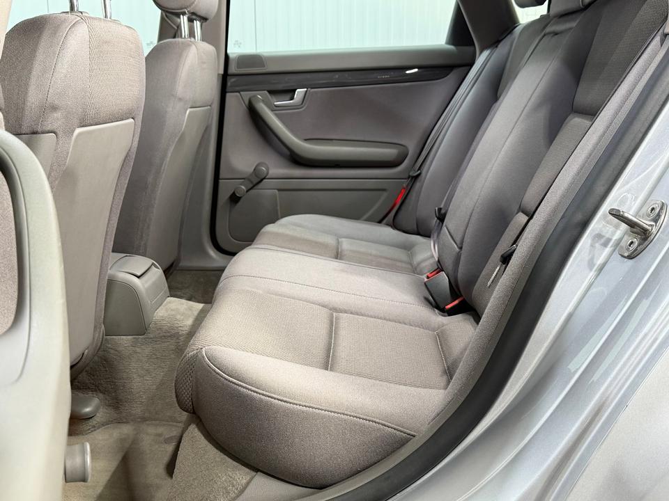 Audi A4 2004 — photo 11