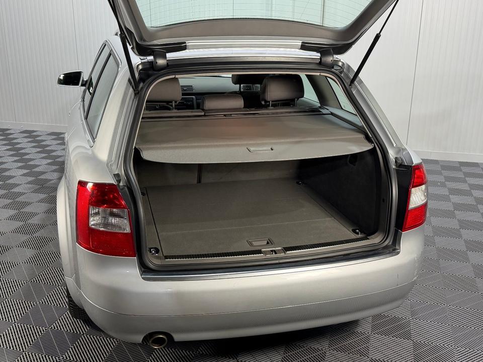 Audi A4 2004 — photo 12