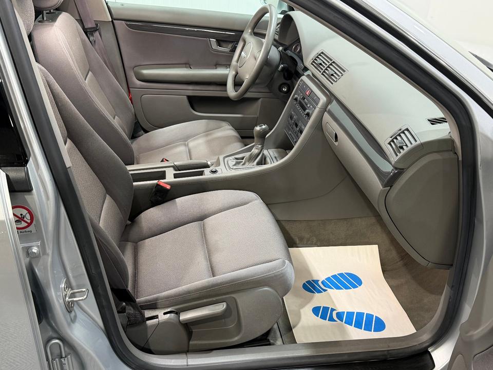 Audi A4 2004 — photo 15