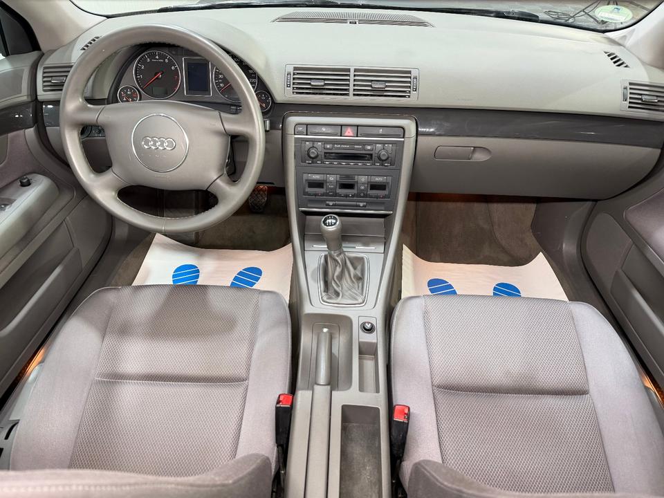 Audi A4 2004 — photo 16