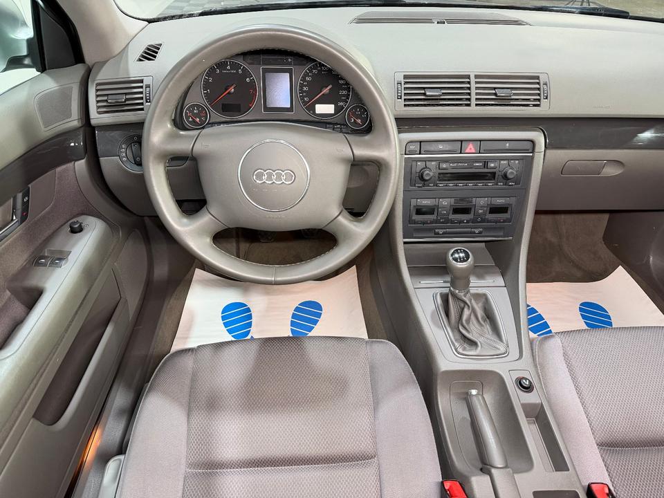 Audi A4 2004 — photo 17