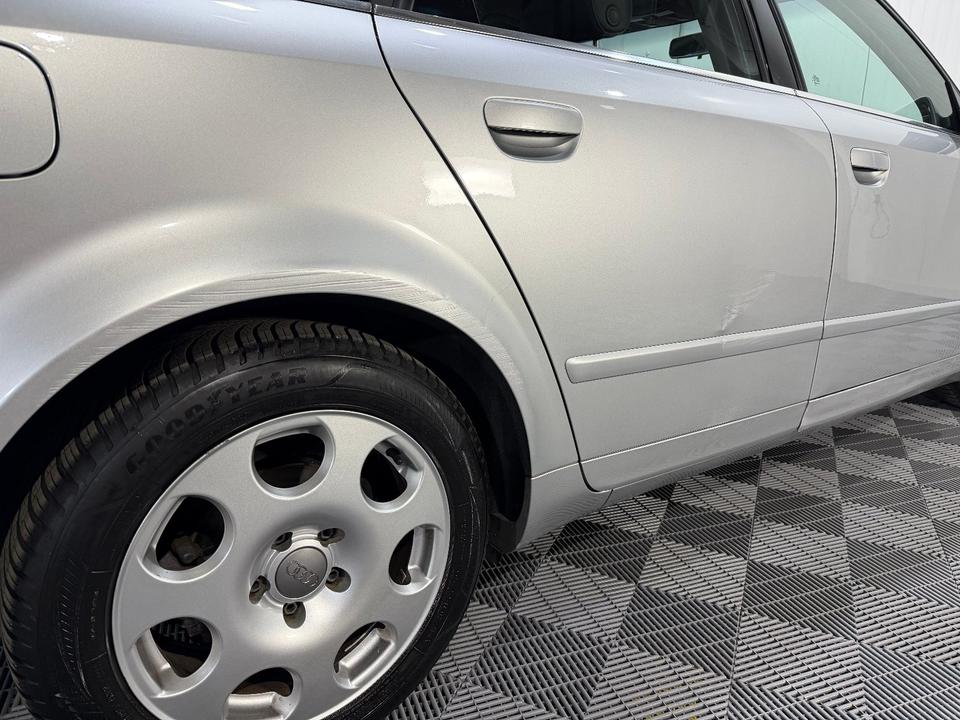 Audi A4 2004 — photo 20