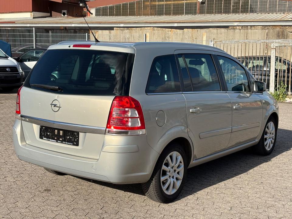 Opel Zafira 2010 — photo 10