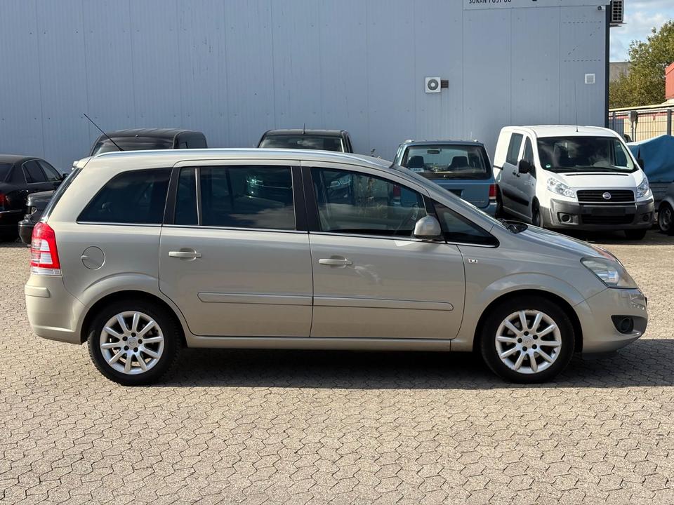 Opel Zafira 2010 — photo 13
