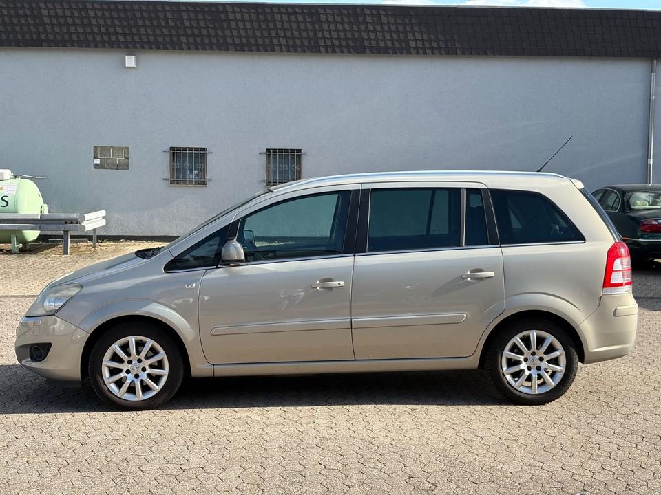 Opel Zafira 2010 — photo 14