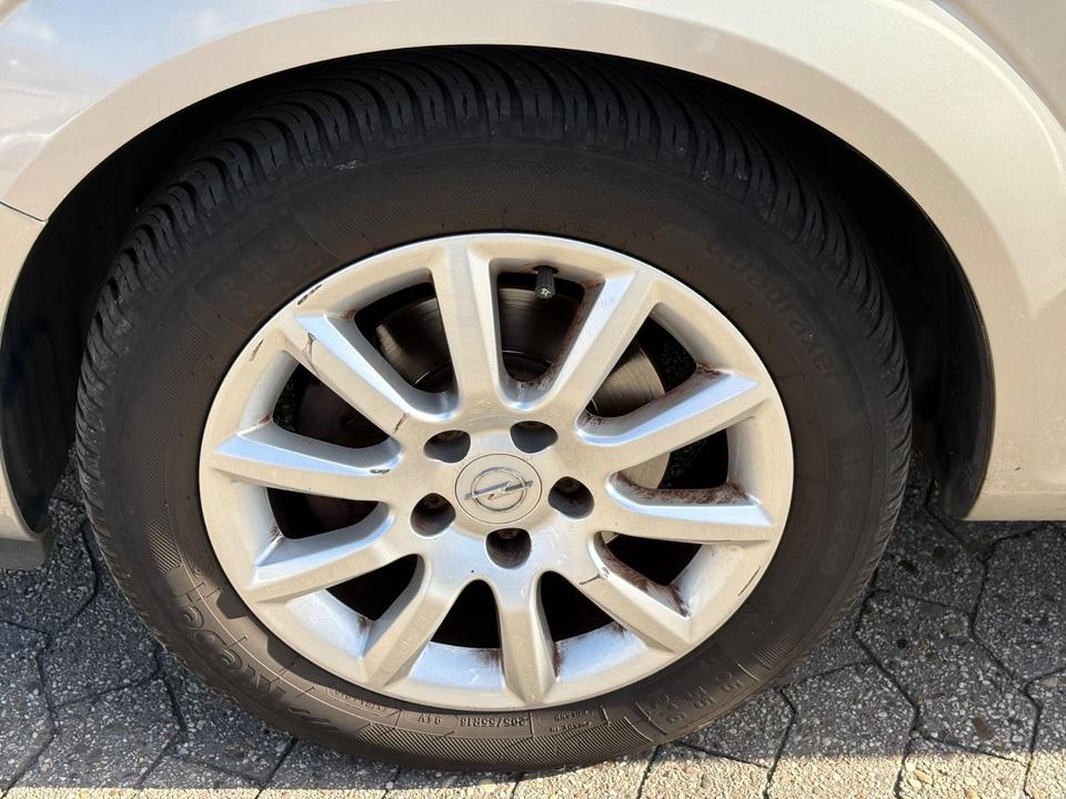 Opel Zafira 2010 — photo 15