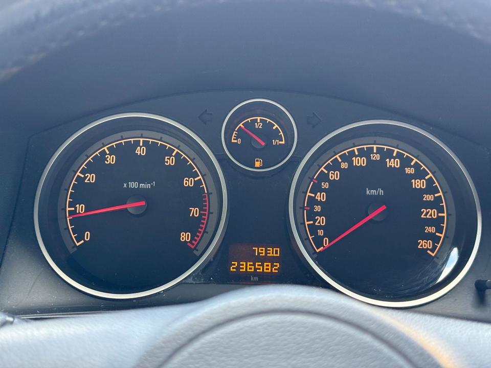 Opel Zafira 2010 — photo 19
